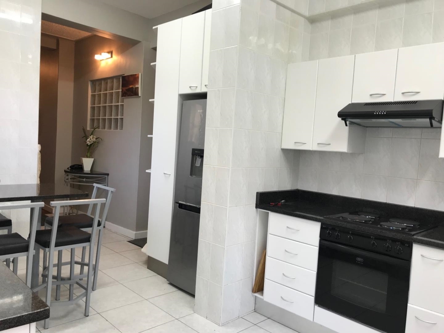 To Let 3 Bedroom Property for Rent in Sea Point Western Cape